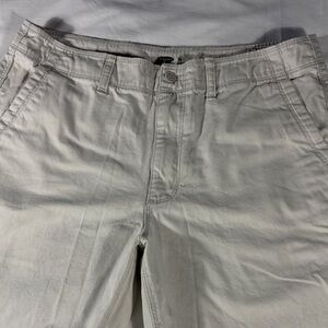 Old Navy mens stone khaki basic flat front 10" inseam chino shorts - size 34